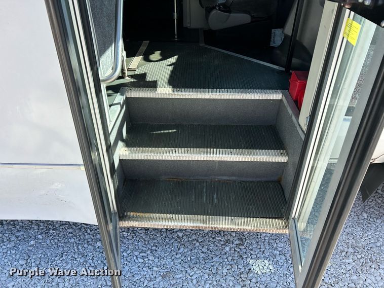 image for item EK4136 2015 Ford E450 Super Duty shuttle bus