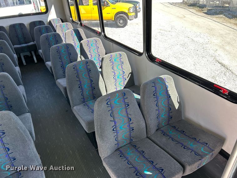 image for item EK4136 2015 Ford E450 Super Duty shuttle bus