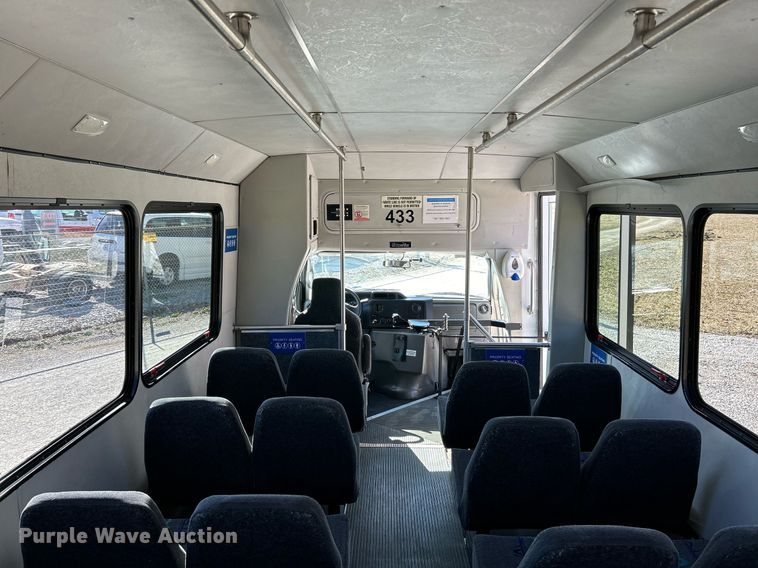 image for item EK4136 2015 Ford E450 Super Duty shuttle bus