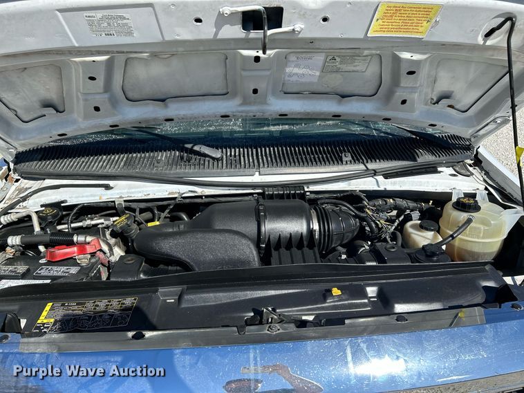 image for item EK4136 2015 Ford E450 Super Duty shuttle bus