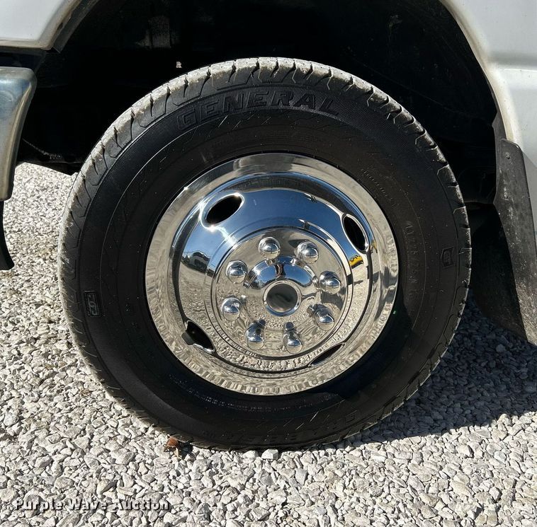 image for item EK4136 2015 Ford E450 Super Duty shuttle bus