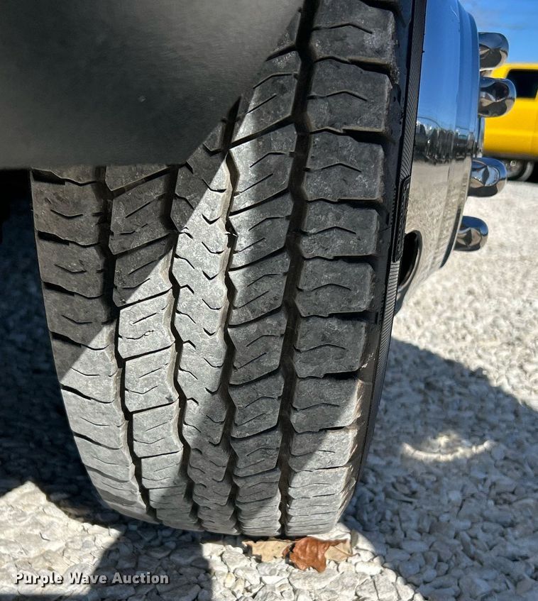 image for item EK4136 2015 Ford E450 Super Duty shuttle bus