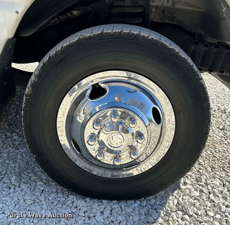 image for item EK4136 2015 Ford E450 Super Duty shuttle bus