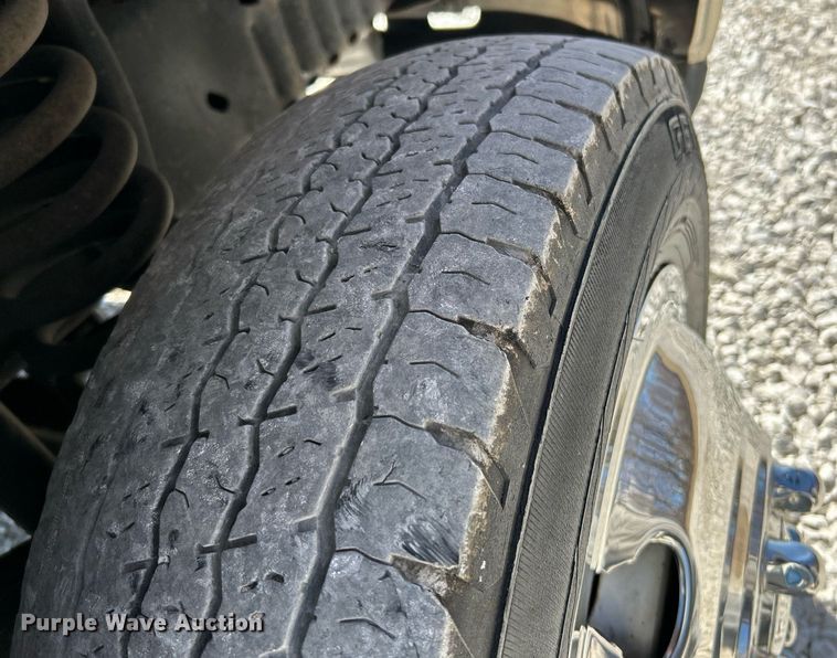 image for item EK4136 2015 Ford E450 Super Duty shuttle bus