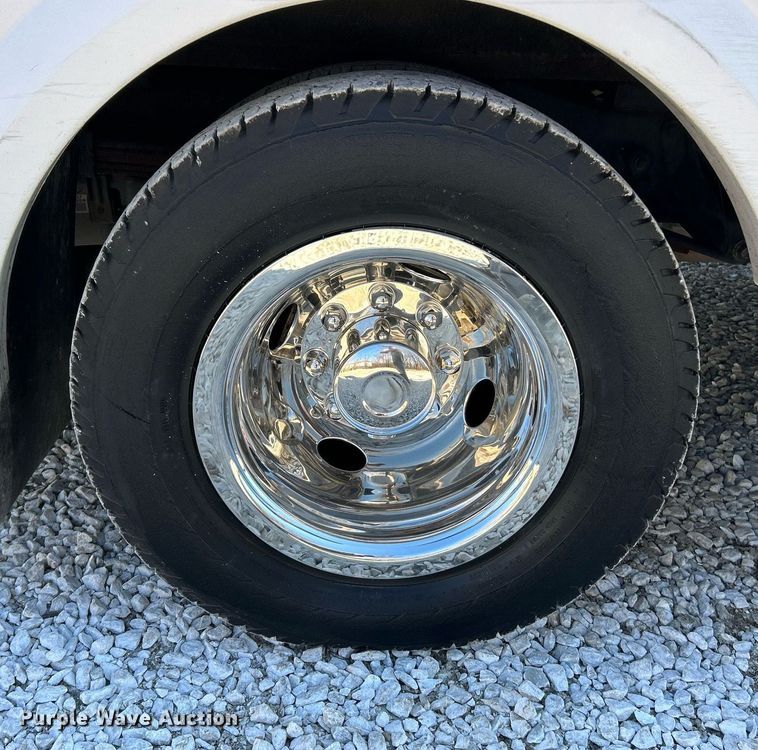 image for item EK4136 2015 Ford E450 Super Duty shuttle bus