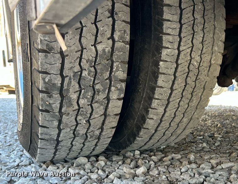 image for item EK4136 2015 Ford E450 Super Duty shuttle bus