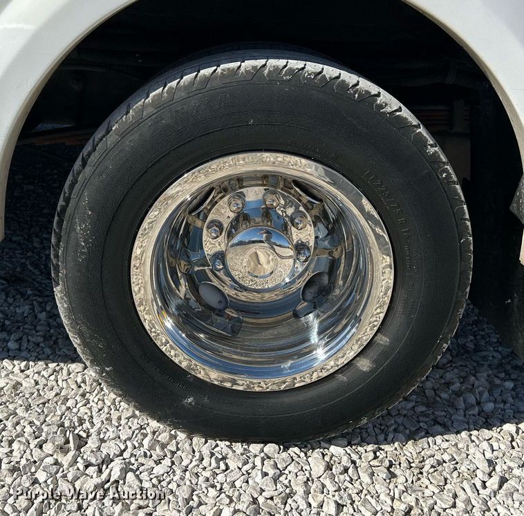 image for item EK4136 2015 Ford E450 Super Duty shuttle bus