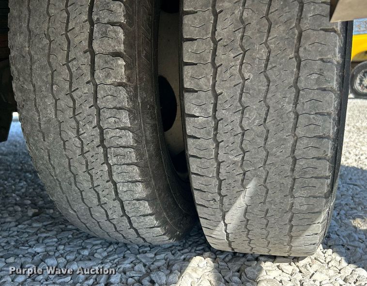 image for item EK4136 2015 Ford E450 Super Duty shuttle bus