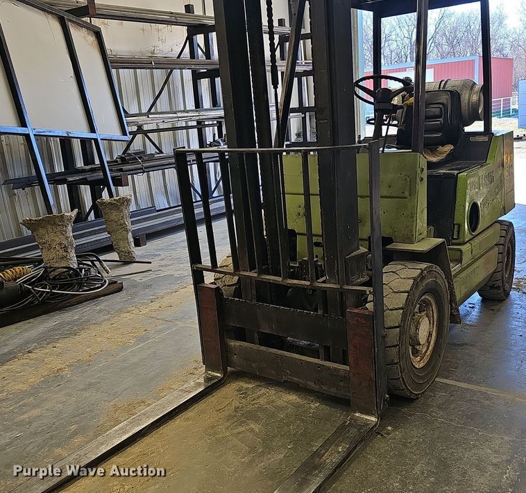 image for item EK5549 Clark GPS20MC forklift