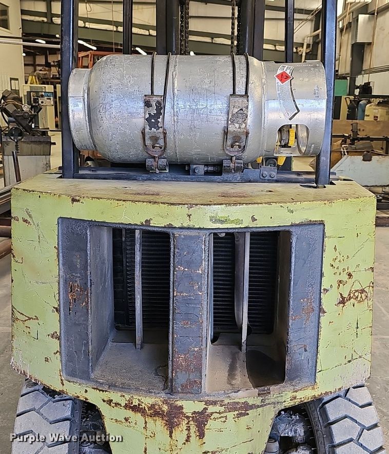 image for item EK5549 Clark GPS20MC forklift