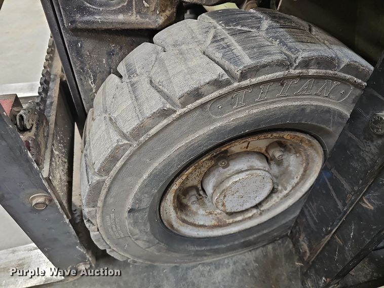 image for item EK5549 Clark GPS20MC forklift