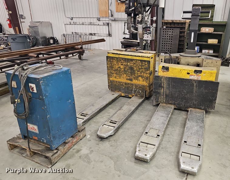 image for item EK5550 (2) pallet jacks