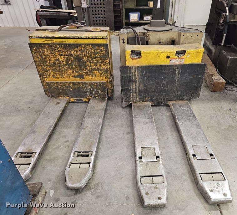 image for item EK5550 (2) pallet jacks
