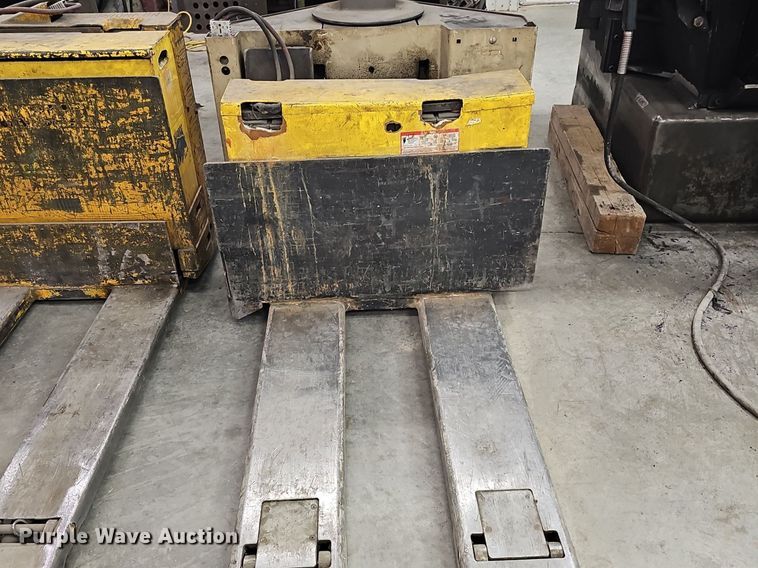 image for item EK5550 (2) pallet jacks