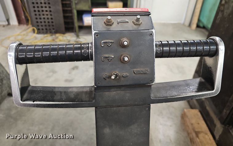 image for item EK5550 (2) pallet jacks