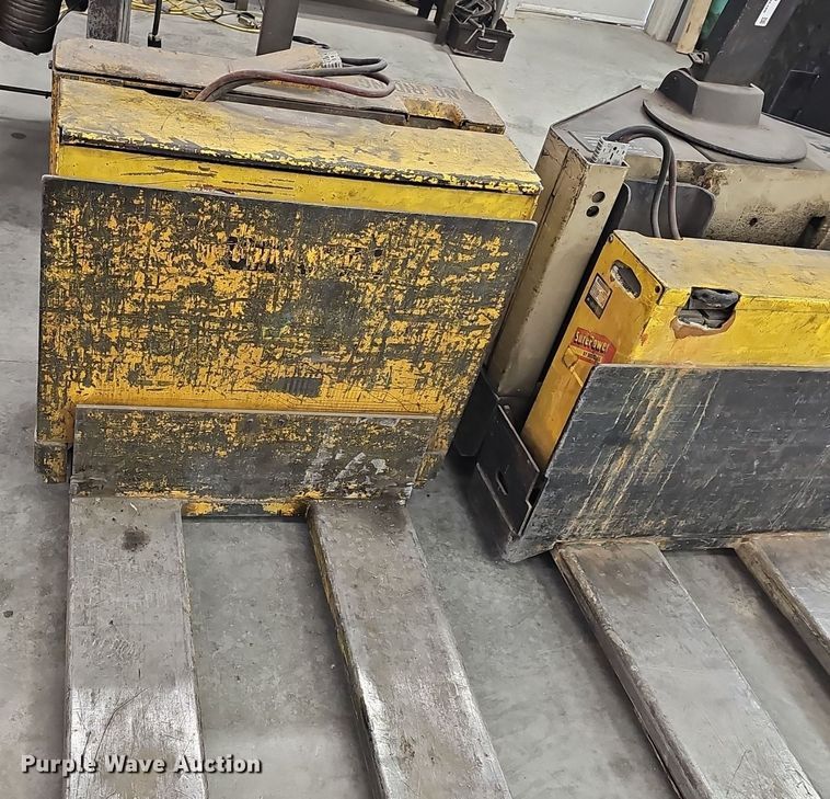 image for item EK5550 (2) pallet jacks