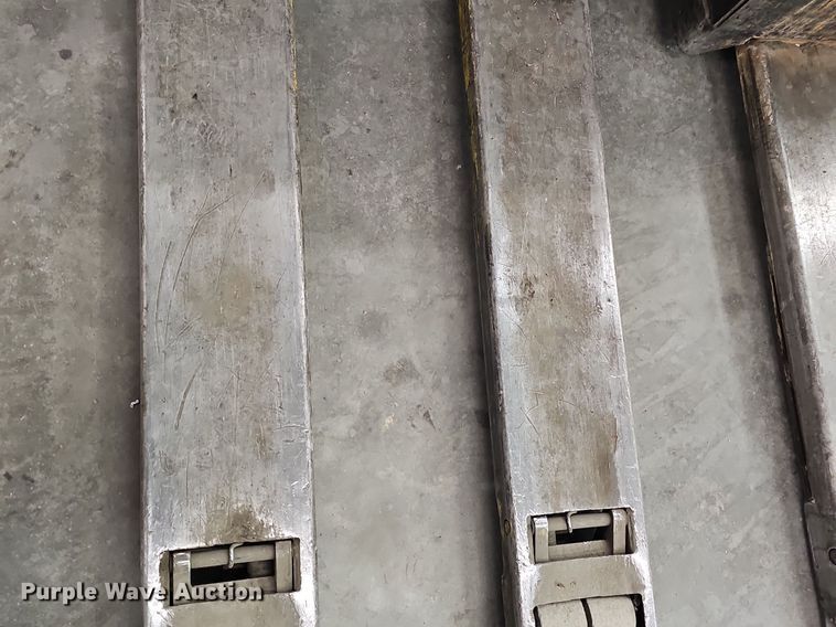 image for item EK5550 (2) pallet jacks