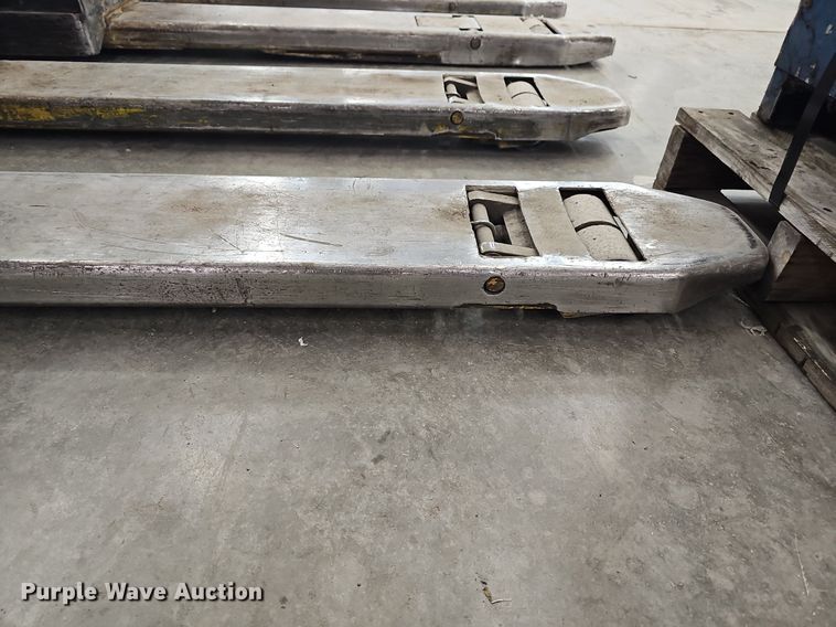 image for item EK5550 (2) pallet jacks