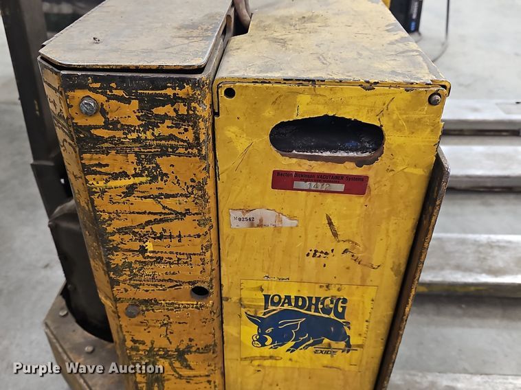 image for item EK5550 (2) pallet jacks