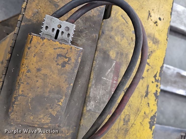 image for item EK5550 (2) pallet jacks