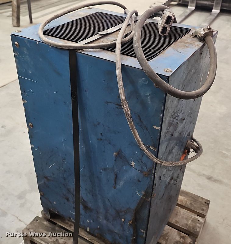 image for item EK5550 (2) pallet jacks