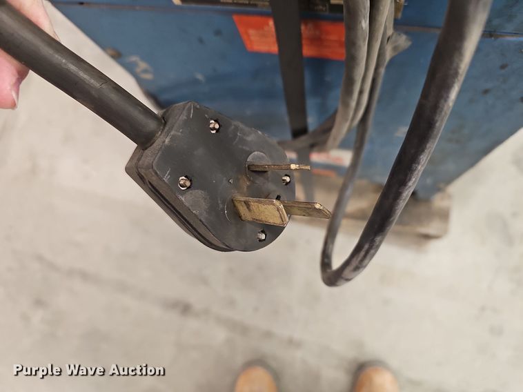 image for item EK5550 (2) pallet jacks