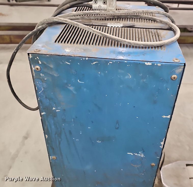 image for item EK5550 (2) pallet jacks