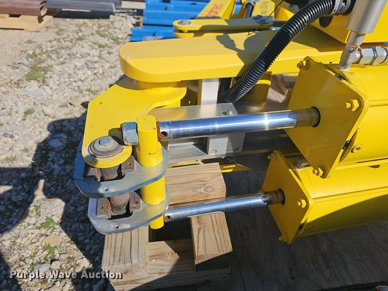 image for item EK5553 2013 Dalmec PEC  industrial manipulator