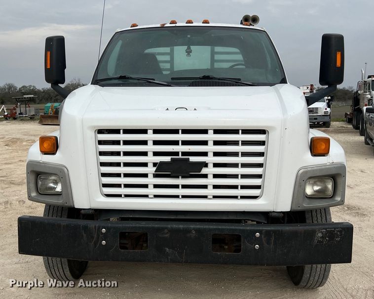 image for item KV9805 2006 Chevrolet C6500 flatbed truck