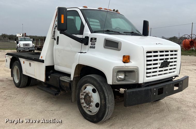image for item KV9805 2006 Chevrolet C6500 flatbed truck