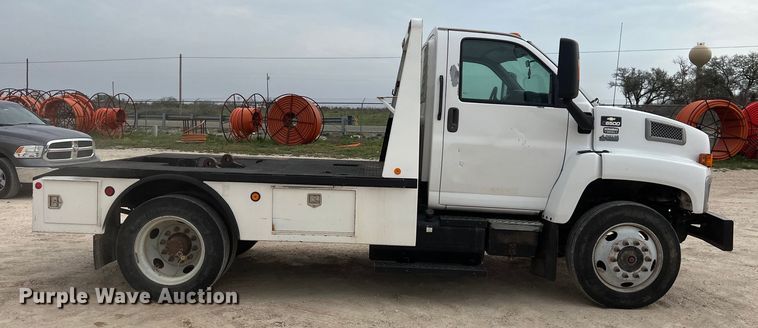 image for item KV9805 2006 Chevrolet C6500 flatbed truck