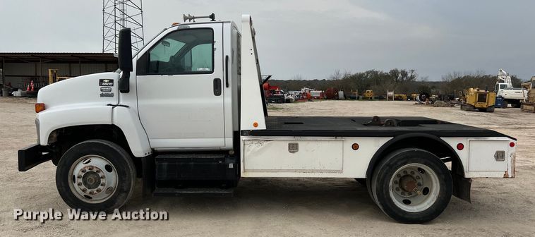 image for item KV9805 2006 Chevrolet C6500 flatbed truck