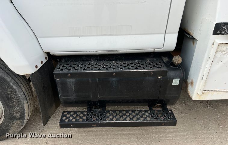 image for item KV9805 2006 Chevrolet C6500 flatbed truck