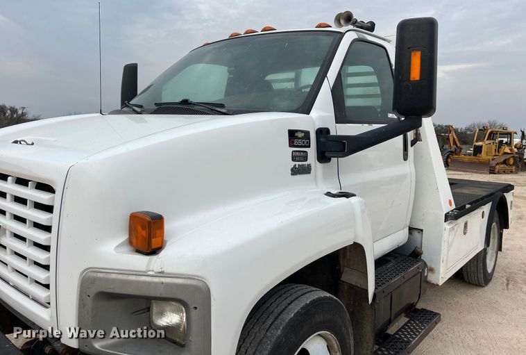 image for item KV9805 2006 Chevrolet C6500 flatbed truck