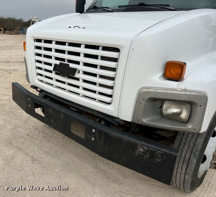 image for item KV9805 2006 Chevrolet C6500 flatbed truck