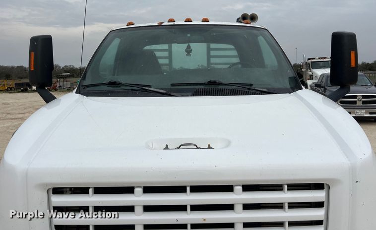 image for item KV9805 2006 Chevrolet C6500 flatbed truck