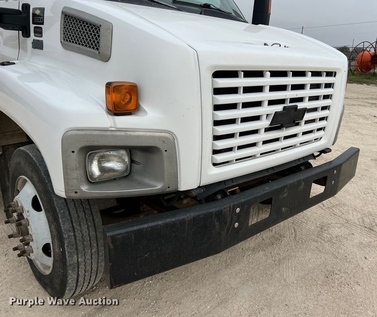 image for item KV9805 2006 Chevrolet C6500 flatbed truck