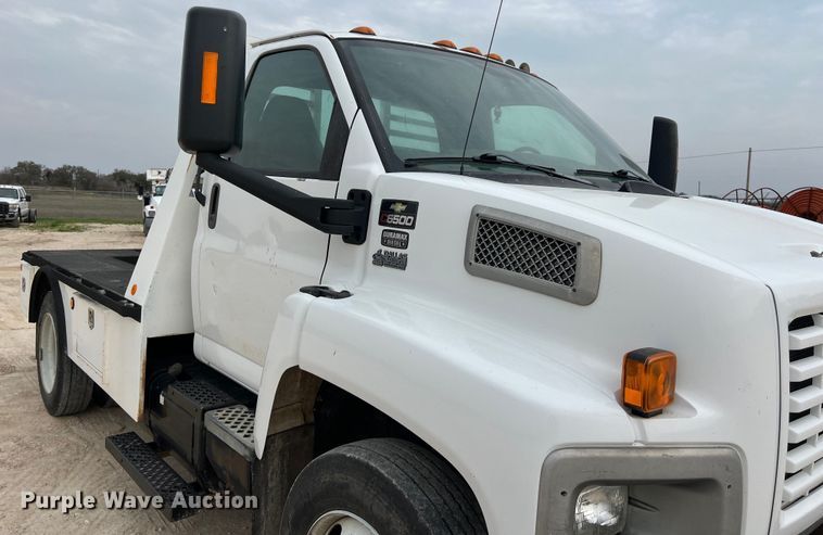 image for item KV9805 2006 Chevrolet C6500 flatbed truck