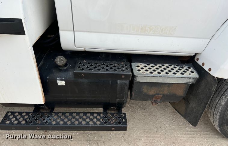 image for item KV9805 2006 Chevrolet C6500 flatbed truck