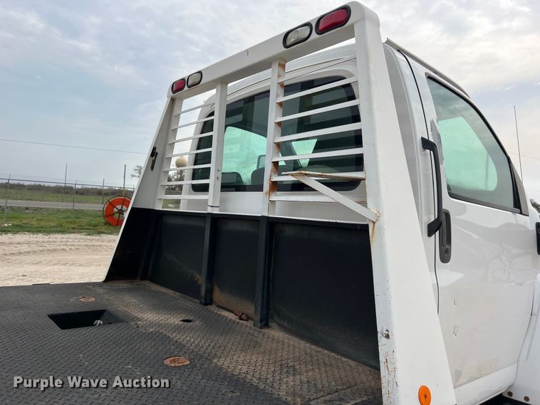 image for item KV9805 2006 Chevrolet C6500 flatbed truck