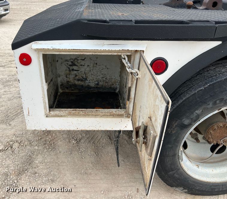 image for item KV9805 2006 Chevrolet C6500 flatbed truck