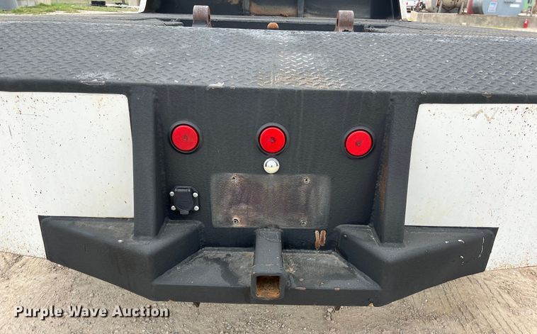 image for item KV9805 2006 Chevrolet C6500 flatbed truck