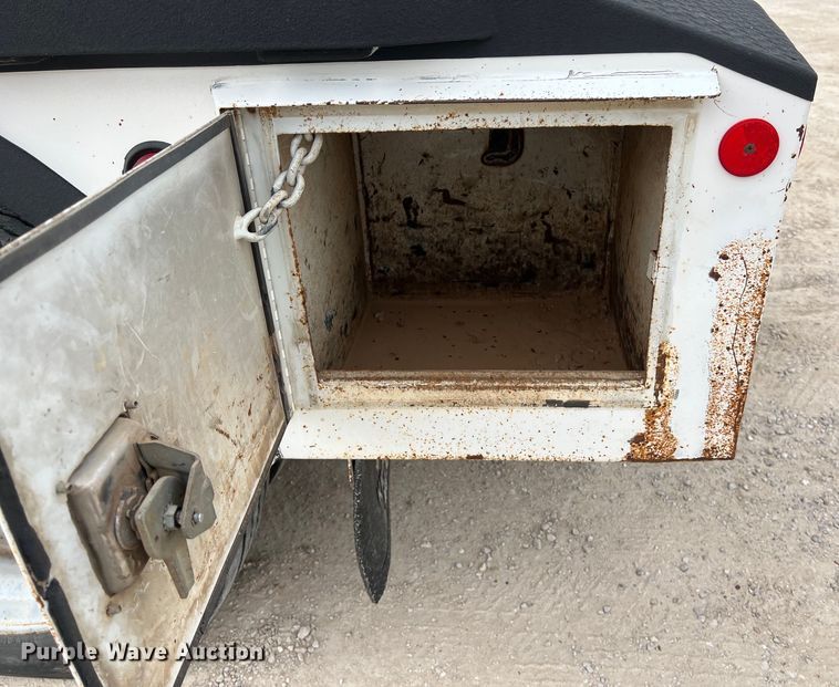 image for item KV9805 2006 Chevrolet C6500 flatbed truck