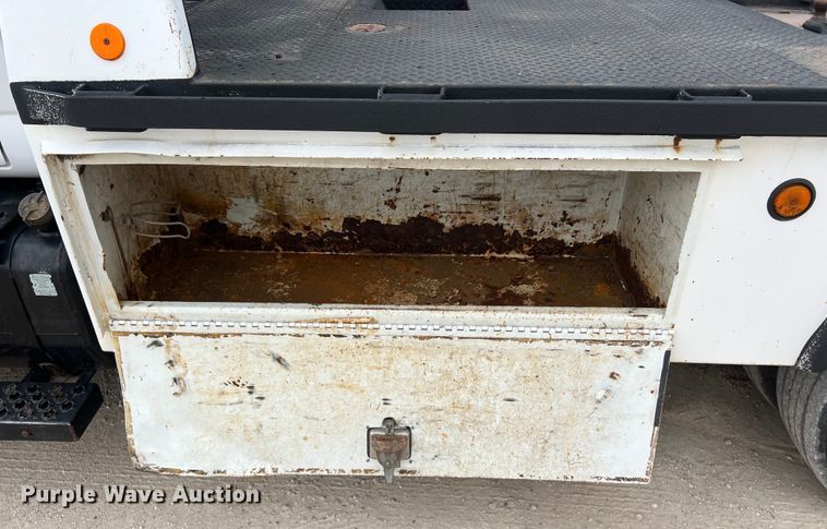 image for item KV9805 2006 Chevrolet C6500 flatbed truck