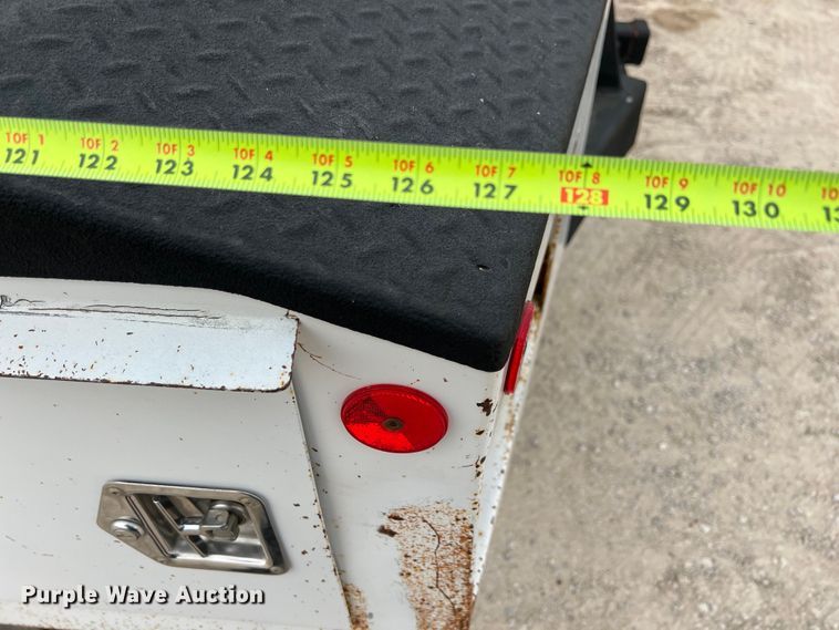 image for item KV9805 2006 Chevrolet C6500 flatbed truck