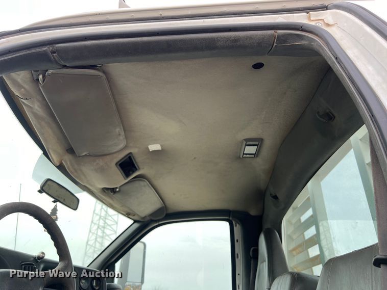 image for item KV9805 2006 Chevrolet C6500 flatbed truck