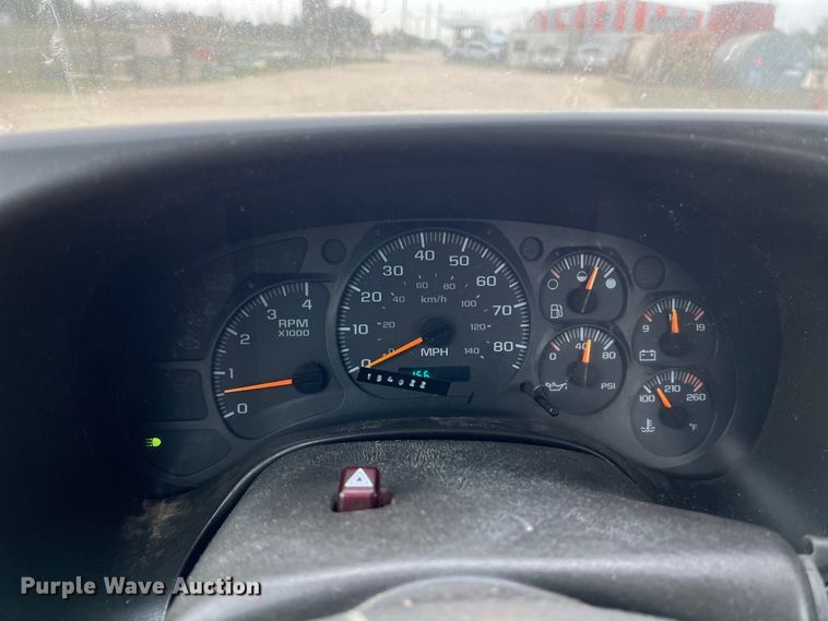 image for item KV9805 2006 Chevrolet C6500 flatbed truck