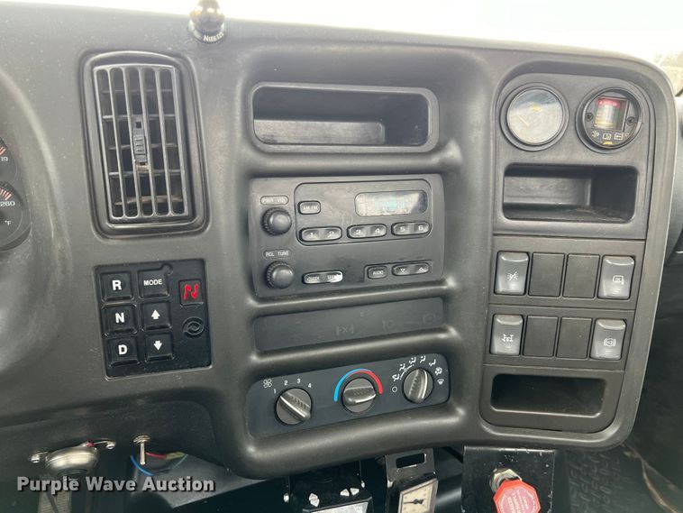 image for item KV9805 2006 Chevrolet C6500 flatbed truck