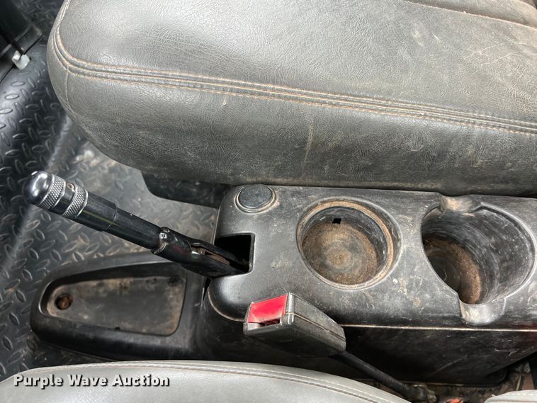 image for item KV9805 2006 Chevrolet C6500 flatbed truck