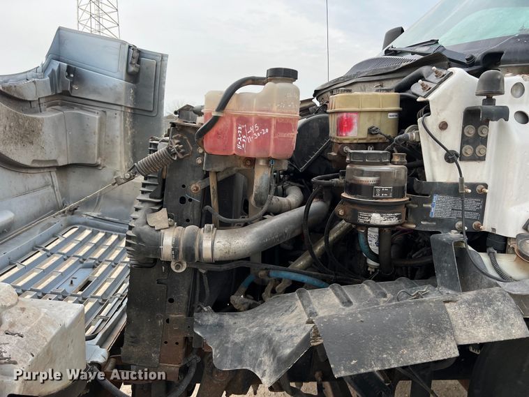 image for item KV9805 2006 Chevrolet C6500 flatbed truck